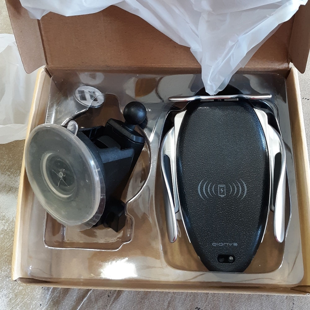 Smart car wireless charger